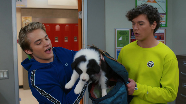 Fred Perry Blue Hoodie of Mitchell Hoog as Mac Morris in Saved by the Bell S01E03 (2)