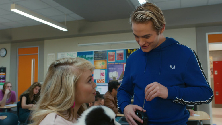Fred Perry Blue Hoodie of Mitchell Hoog as Mac Morris in Saved by the Bell S01E03 (3)