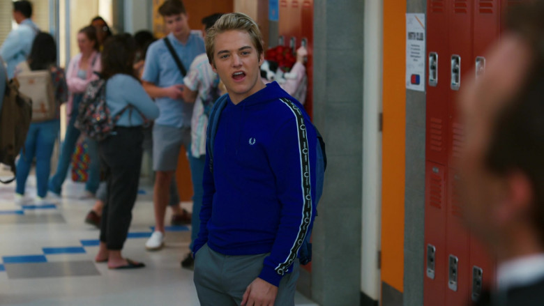 Fred Perry Blue Hoodie of Mitchell Hoog as Mac Morris in Saved by the Bell S01E03 (4)