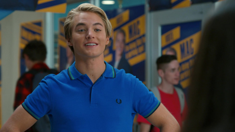 Fred Perry Blue Polo Shirt of Mitchell Hoog as Mac Morris in Saved by the Bell S01E01 (2)