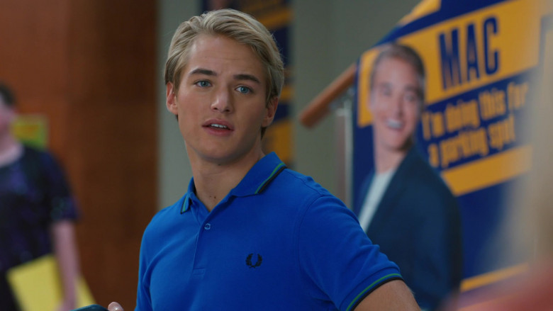 Fred Perry Blue Polo Shirt of Mitchell Hoog as Mac Morris in Saved by the Bell S01E01 (4)