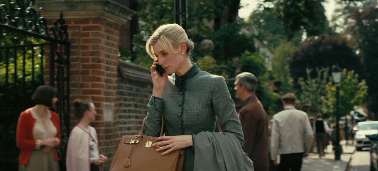 Hermes Birkin Brown Bag of Elizabeth Debicki as Katherine ‘Kat' Barton in Tenet Movie (2)