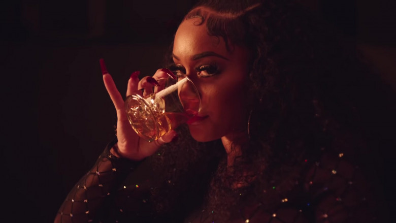 Jack Daniel’s Tennessee Honey Whiskey in “Back to the Streets” by Saweetie feat. Jhené Aiko (4)