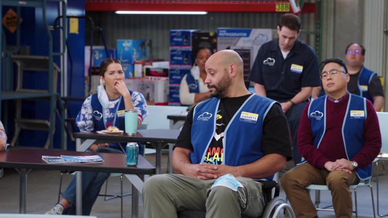 LaCroix Sparkling Water Drinks of Colton Dunn as Garrett McNeil in Superstore S06E03 (1)