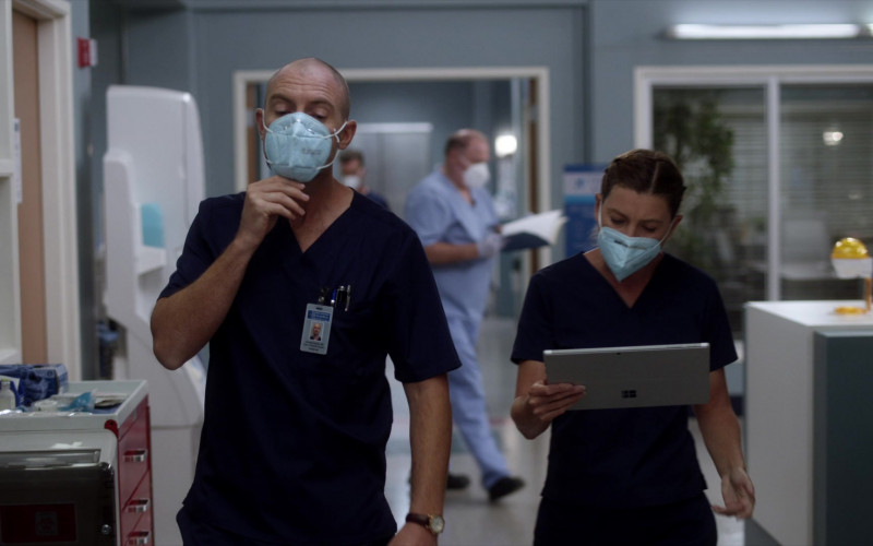 Microsoft Surface Tablet in Grey's Anatomy S17E02 The Center Won't Hold (2020)