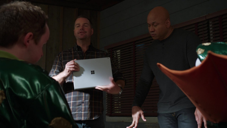 Microsoft Surface Tablet of G. Callen Chris O'Donnell in NCIS Los Angeles S12E03