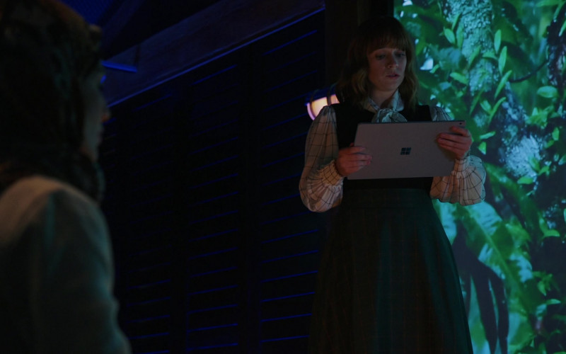Microsoft Surface Tablet of Renée Felice Smith as Nell in NCIS Los Angeles S12E02 (1)