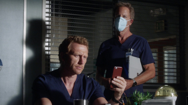 Microsoft Surface Tablets in Grey's Anatomy S17E03 TV Show (1)