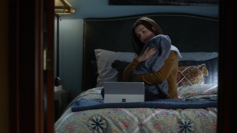 Microsoft Surface Tablets in Grey's Anatomy S17E03 TV Show (2)