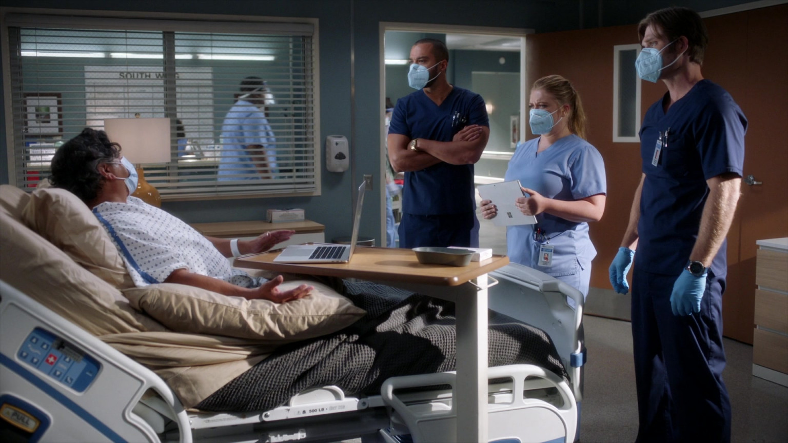 Microsoft Surface Tablets In Grey's Anatomy S17E03 