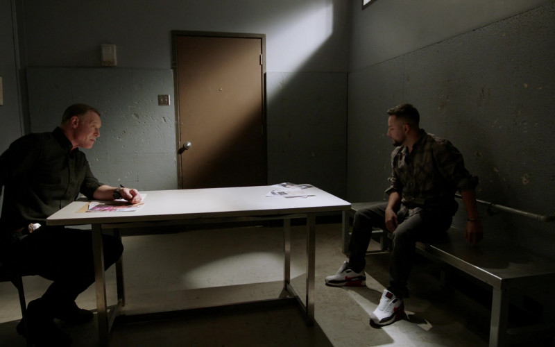 Nike Air Max 90 Sneakers in Chicago P.D. S08E01 Fighting Ghosts (2020)