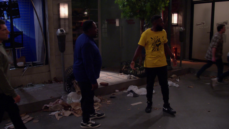 Nike Black Sneakers of Sheaun McKinney as Malcolm in The Neighborhood S03E01 Welcome to the Movement (2020)