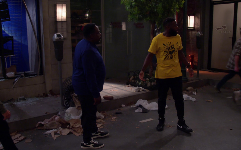 Nike Black Sneakers of Sheaun McKinney as Malcolm in The Neighborhood S03E01 Welcome to the Movement (2020)