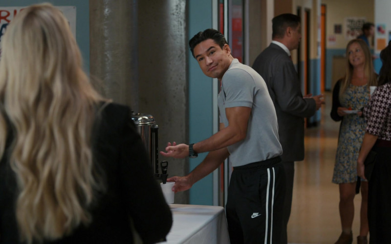Nike Black Trackpants of Mario Lopez as A.C. Slater in Saved by the Bell S01E01