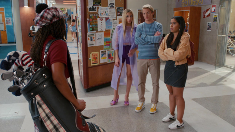 Nike Cortez Classic Low Cut White Sneakers of Haskiri Velazquez as Daisy Jimenez in Saved by the Bell S01E09