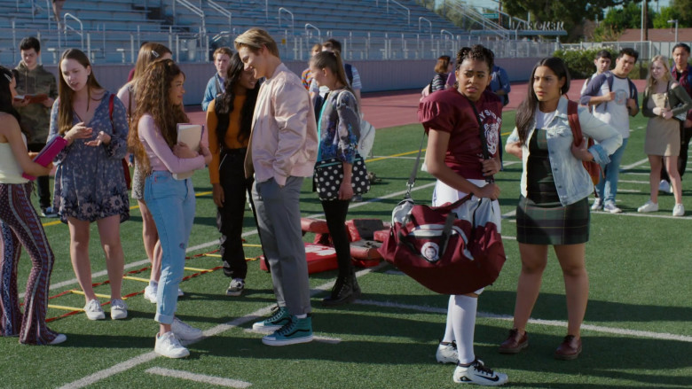 Nike Football Shoes of Alycia Pascual-Peña as Aisha Garcia in Saved by the Bell S01E02