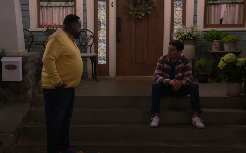 Nike Killshot 2 White Shoes of Max Greenfield as Dave in The Neighborhood S03E02 (1)