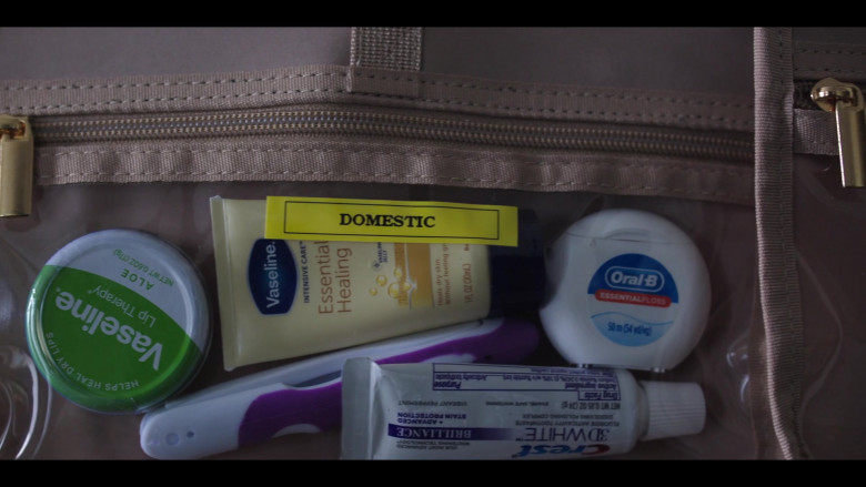 Oral-B Essential Floss, Crest 3D White Toothpaste and Vaseline in The Flight Attendant S01E02 Rabbits (2020)