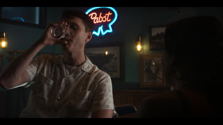 Pabst Beer Neon Sign in The Right Stuff S01E06 Vostok (2020)