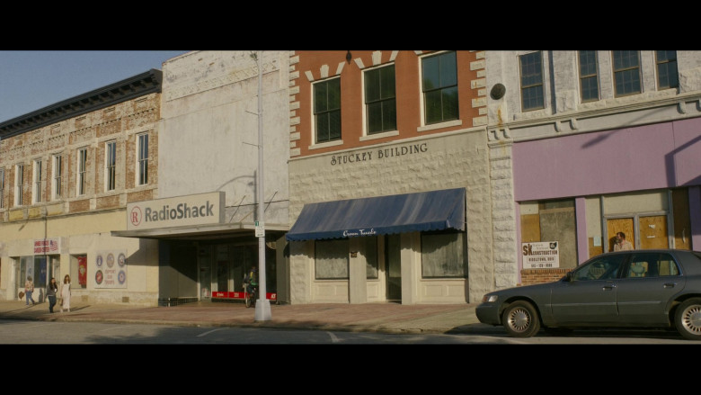 RadioShack Store in Hillbilly Elegy (2020)