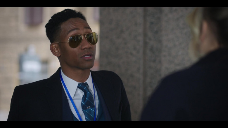 Ray-Ban Aviator Sunglasses of Griffin Matthews as Shane in The Flight Attendant S01E03