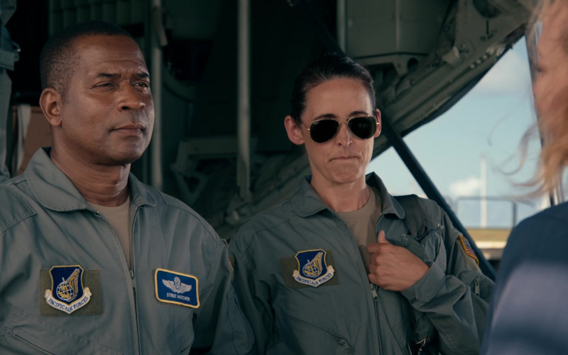 Ray-Ban Aviator Women's Sunglasses in Operation Christmas Drop Movie (1)