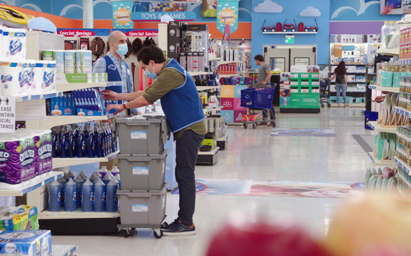 Scott and Quilted Northern Toilet Paper in Superstore S06E03 Floor Supervisor (2020)