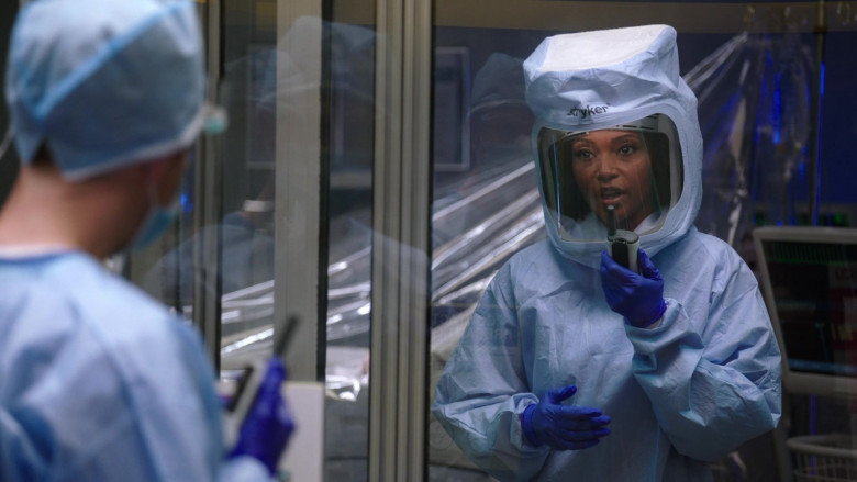 Stryker Protection Equipment of Yaya DaCosta as April Sexton in Chicago Med S06E02 TV Show (2)
