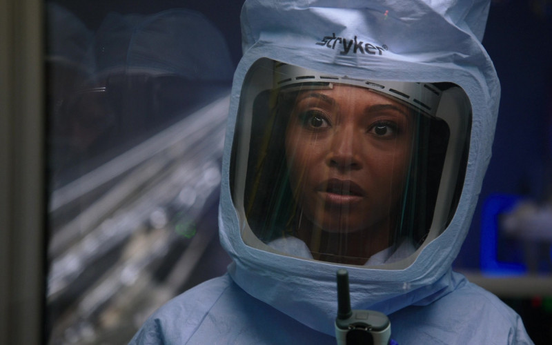 Stryker Protection Equipment of Yaya DaCosta as April Sexton in Chicago Med S06E02 TV Show (3)