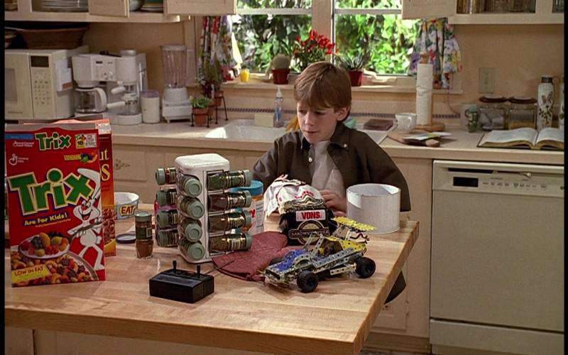 Trix Cereal and Vons Bread in Honey, We Shrunk Ourselves! (1997)