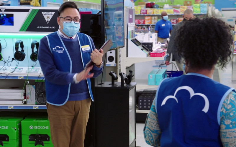 Turtle Beach Gaming Headsets and Xbox One Consoles in Superstore S06E04