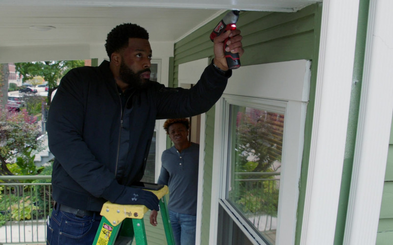 Under Armour Black Gloves of LaRoyce Hawkins as Officer Kevin Atwater in Chicago P.D. S08E02 TV Show (1)