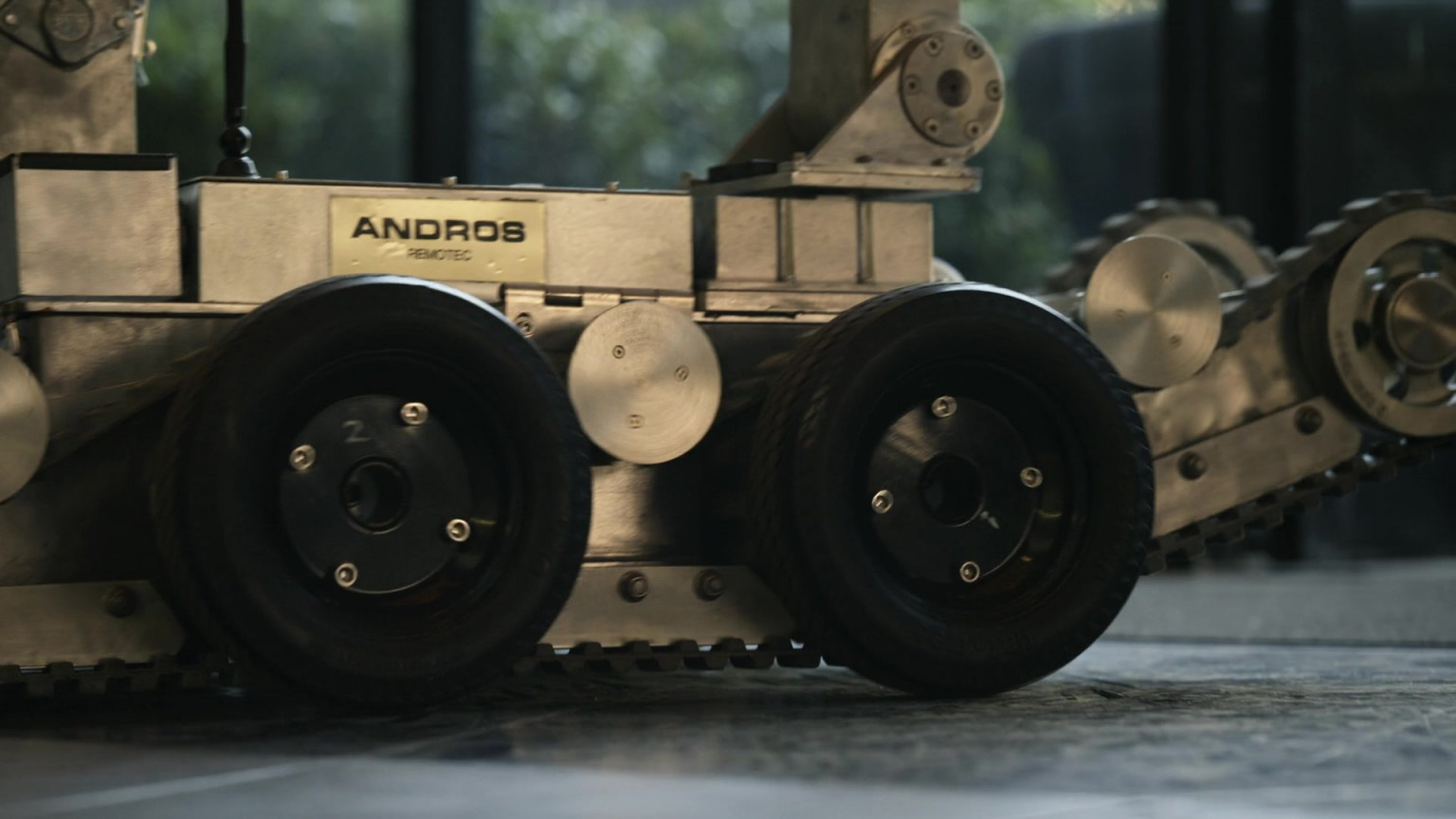 ANDROS Remote Control Military Robot Designed By REMOTEC In S.W.A.T