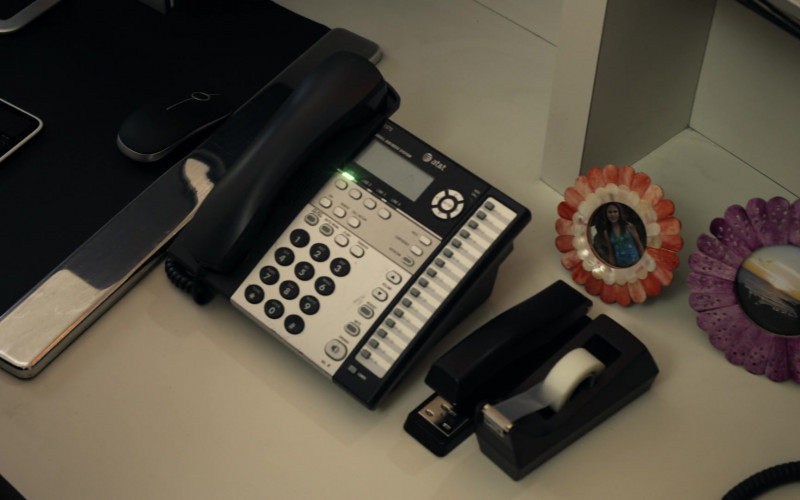 AT&T Phone in S.W.A.T. S04E05
