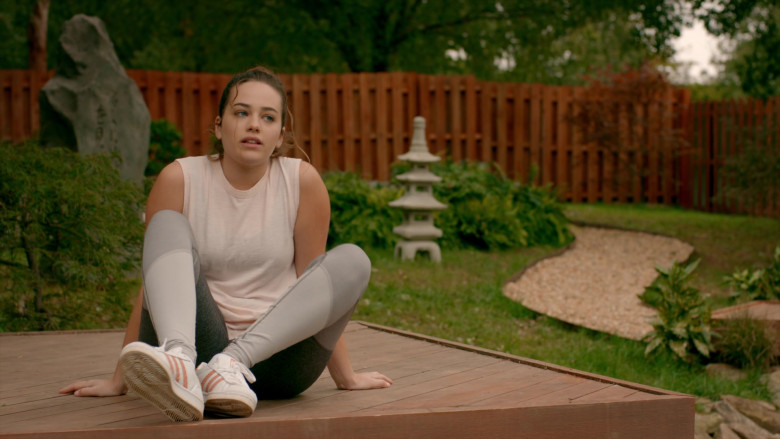Adidas Originals Superstar Shoes of Mary Mouser as Samantha LaRusso in Cobra Kai S02E04 (3)
