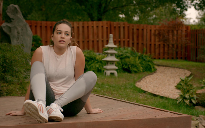 Adidas Originals Superstar Shoes of Mary Mouser as Samantha LaRusso in Cobra Kai S02E04 (3)