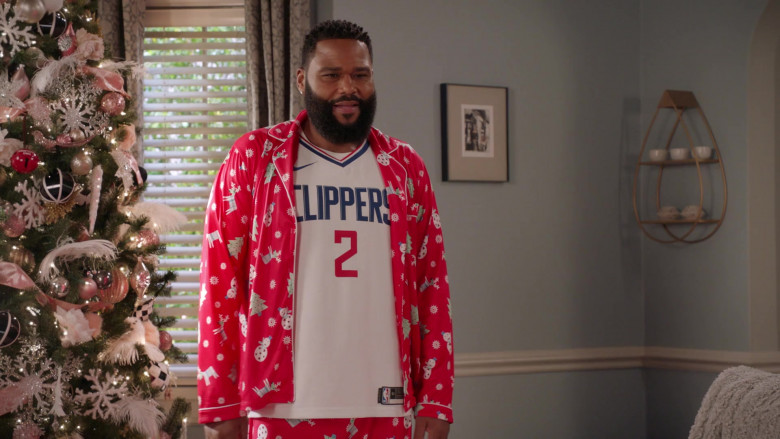 Anthony Anderson Wears Nike x Los Angeles Clippers Basketball Team T-Shirt Outfit in Black-ish S07E06