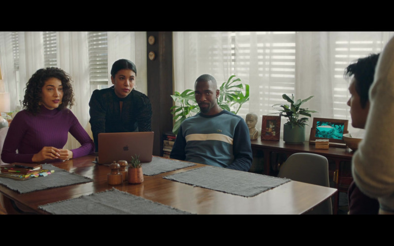 Apple MacBook Laptop of Chrissie Fit as Amanda Fletcher in All My Life