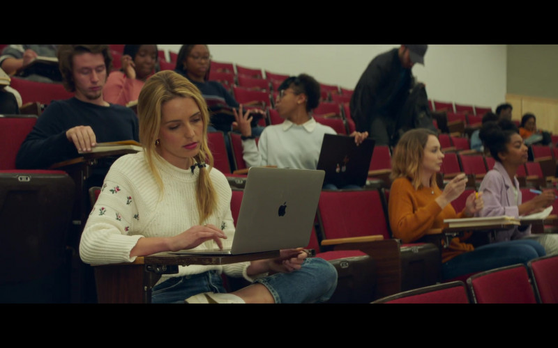 Apple MacBook Laptop of Jessica Rothe as Jennifer Carter in All My Life (1)