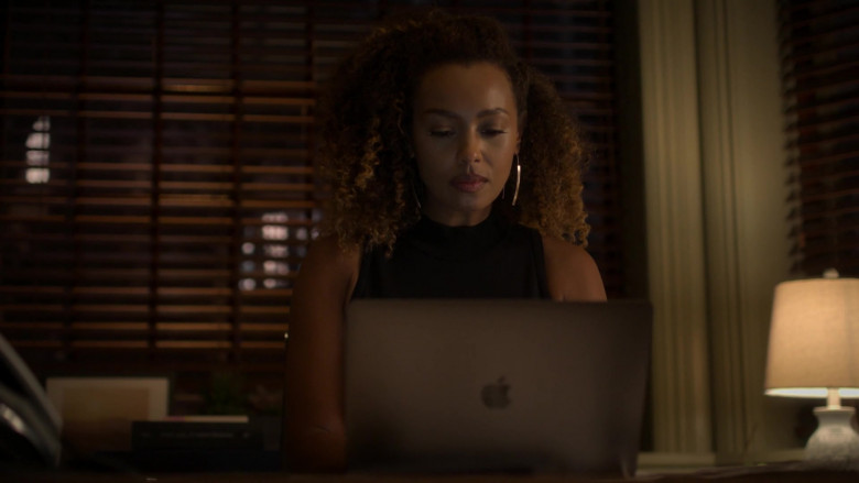 Apple MacBook Laptop of Melanie Liburd as Caridad ‘Carrie' Milgram in Power Book II Ghost S01E09