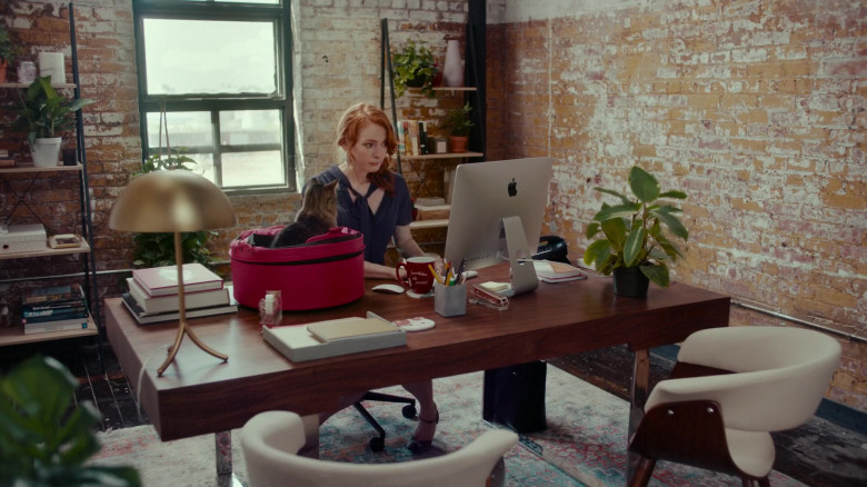 Apple iMac Computer Used by Alicia Witt as Wren Cosgrove in Modern Persuasion (1)