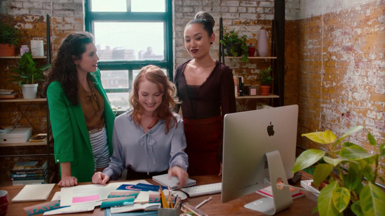 Apple iMac Computer Used by Alicia Witt as Wren Cosgrove in Modern Persuasion (3)