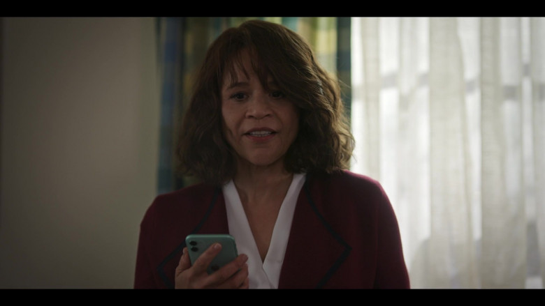 Apple iPhone Smartphone Used by Rosie Perez as Megan Briscoe in The Flight Attendant S01E07 Hitchcock Double (2020)