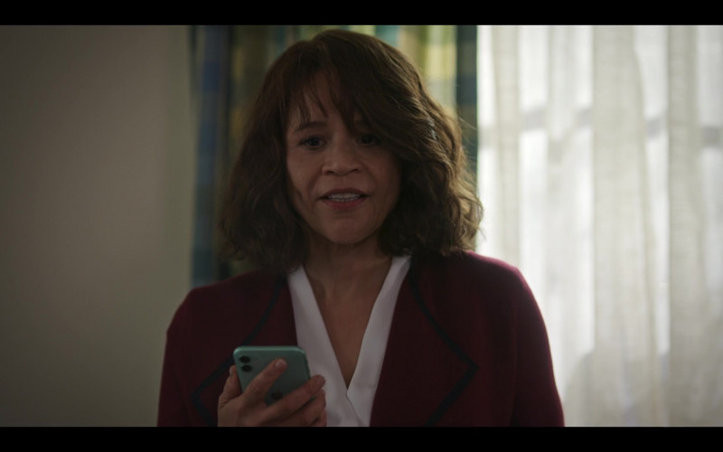 Apple iPhone Smartphone Used by Rosie Perez as Megan Briscoe in The Flight Attendant S01E07 Hitchcock Double (2020)