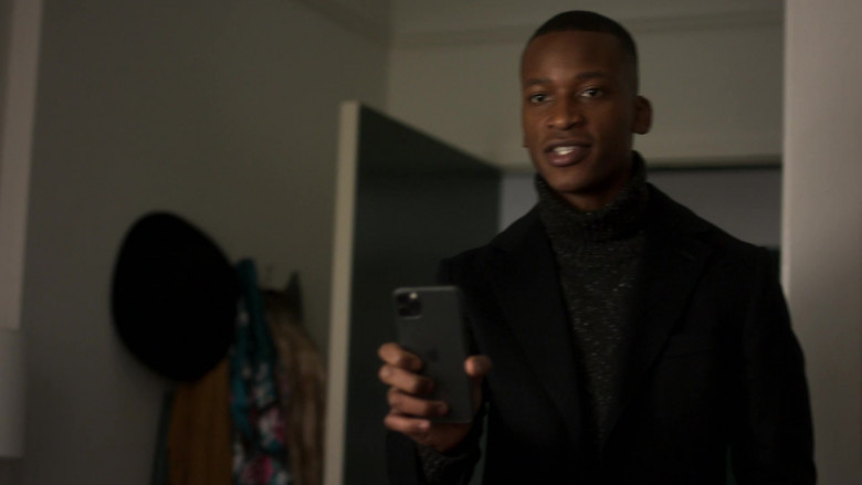 Apple iPhone Smartphone of Brandon Brown as Malcolm in Power Book II Ghost S01E07