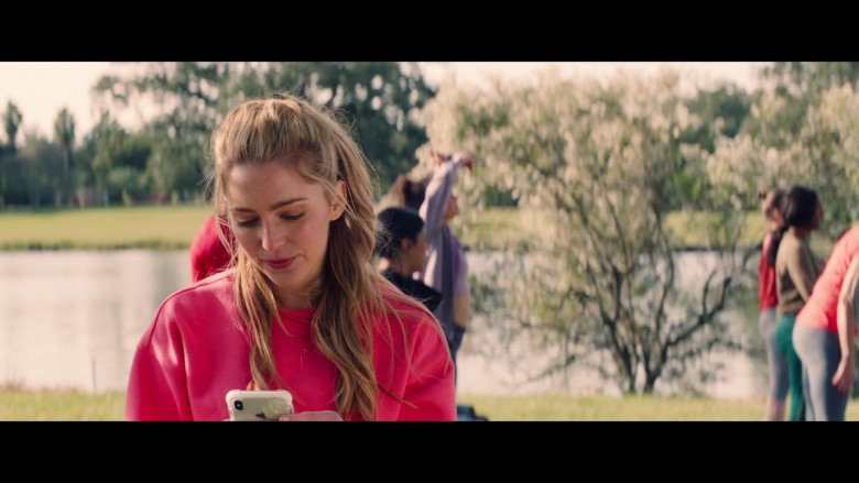 Apple iPhone Smartphone of Jessica Rothe as Jennifer Carter in All My Life (2020)