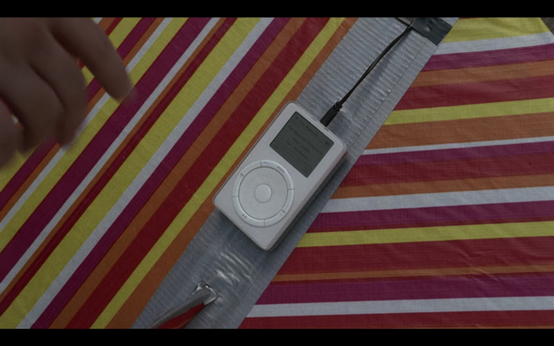 Apple iPod Media Player of Josh McDermitt as Eugene Porter in The Walking Dead S08E07 (1)