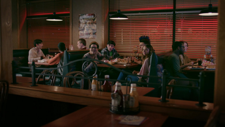 Applebee's Grill & Bar Restaurant in Cobra Kai S02E01 (1)