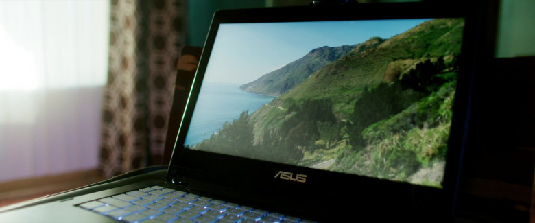 Asus Laptop of Alexandra Daddario as May in Songbird (3)