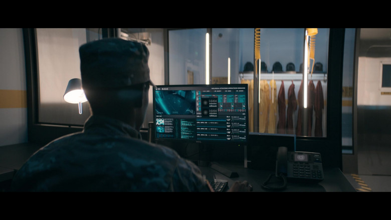 Benq Monitor in The Stand S01E01 The End (2020)